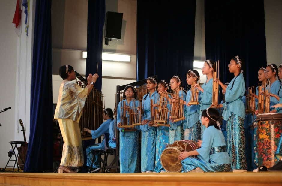 What students learn when they perform together